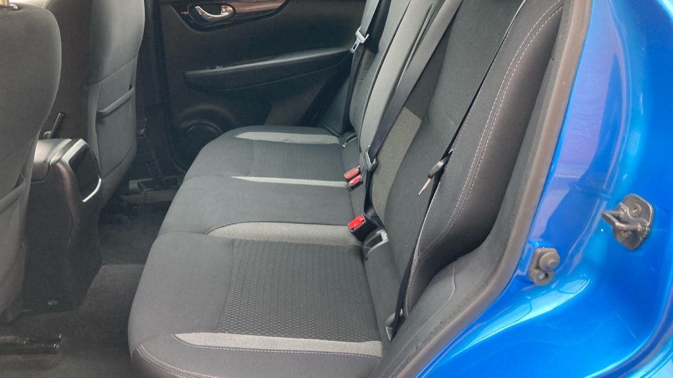 Nissan Qashqai 1.3 DiG-T Acenta Premium 5dr Petrol Hatchback - Image 16