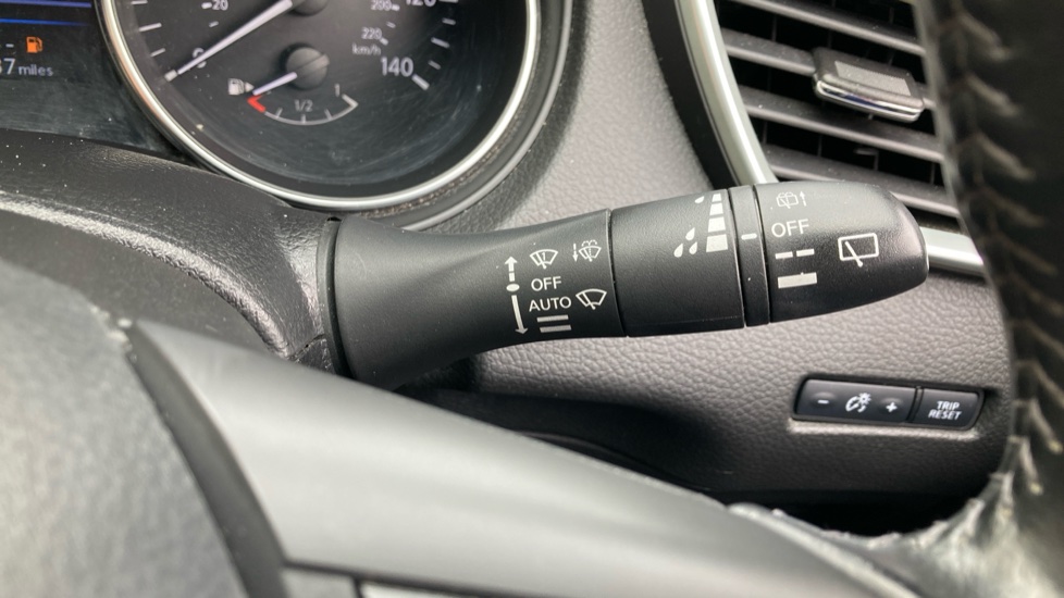 Nissan Qashqai 1.3 DiG-T Acenta Premium 5dr Petrol Hatchback - Image 23