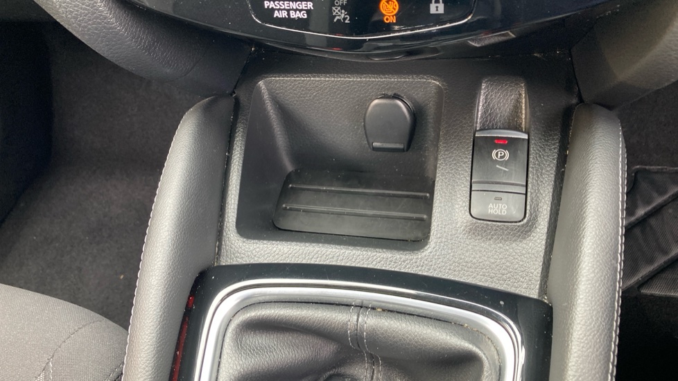 Nissan Qashqai 1.3 DiG-T Acenta Premium 5dr Petrol Hatchback - Image 30