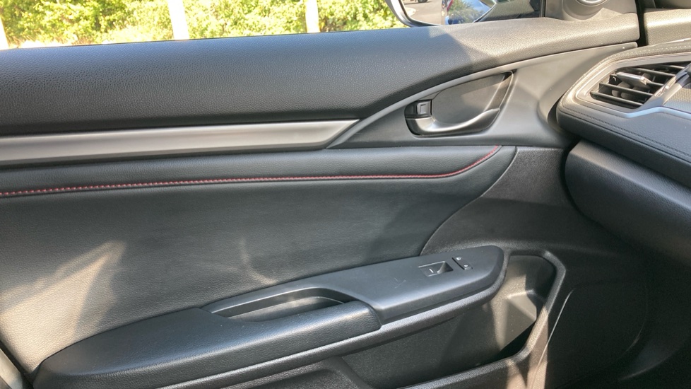 Honda Civic 1.0 VTEC Turbo 126 Sport Line 5dr Petrol Hatchback - Image 35