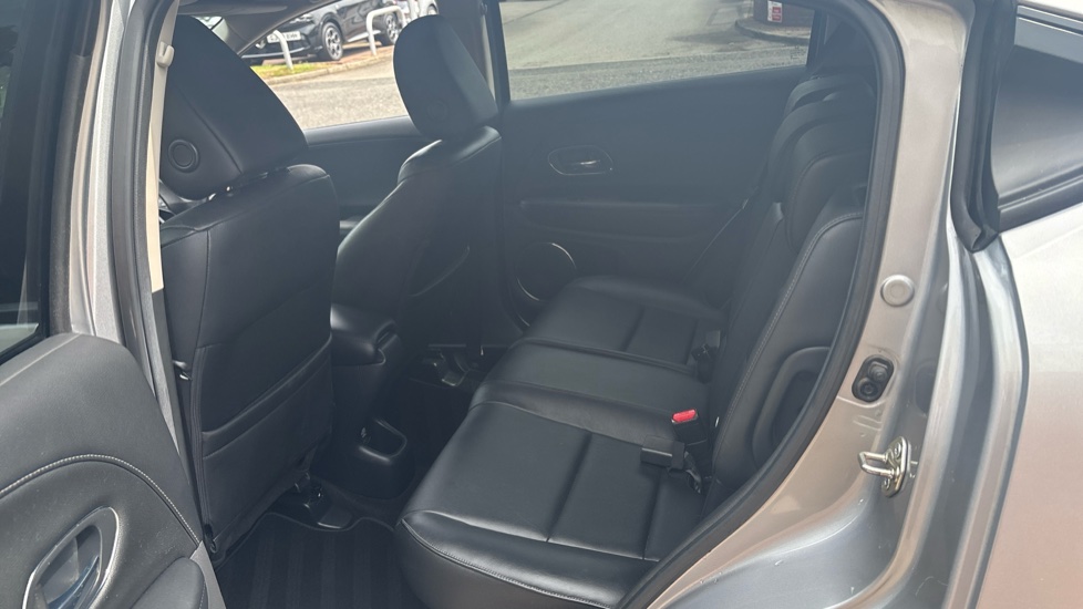 Honda HR-V 1.5 i-VTEC EX CVT 5dr Petrol Hatchback - Image 16