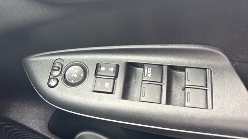Honda Jazz 1.3 i-VTEC SE Navi 5dr CVT Petrol Hatchback - Image 26