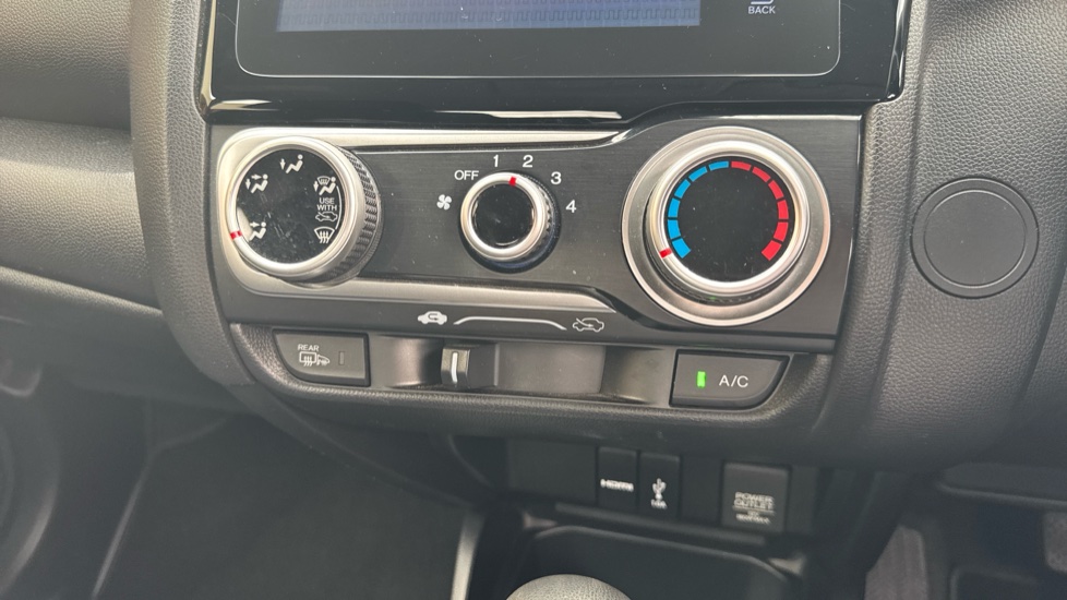 Honda Jazz 1.3 i-VTEC SE Navi 5dr CVT Petrol Hatchback - Image 30