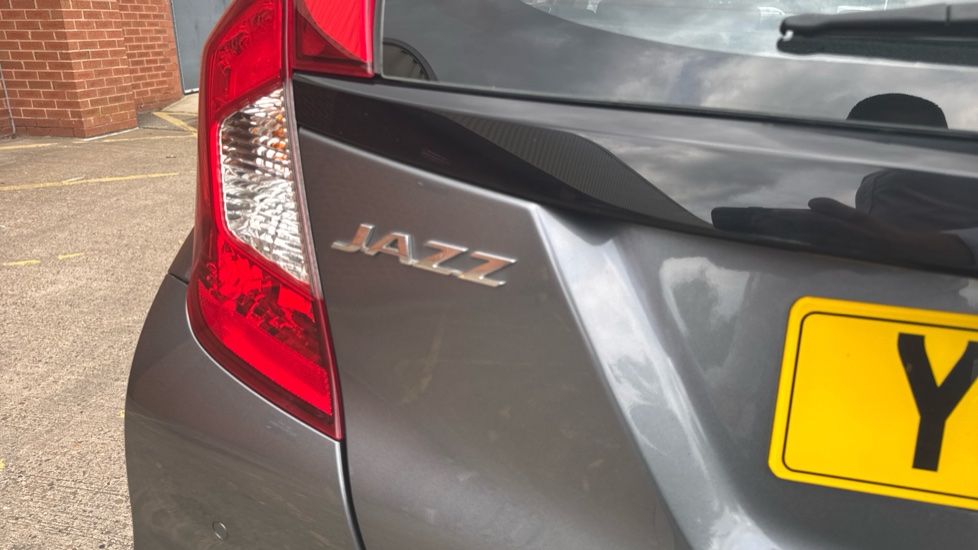 Honda Jazz 1.3 i-VTEC SE Navi 5dr CVT Petrol Hatchback - Image 40