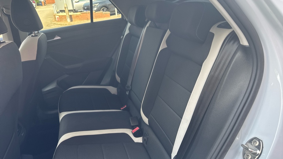 Volkswagen T-Roc 1.5 TSI EVO SEL 5dr Petrol Hatchback - Image 16
