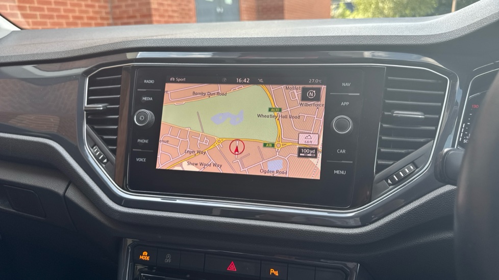 Volkswagen T-Roc 1.5 TSI EVO SEL 5dr Petrol Hatchback - Image 32