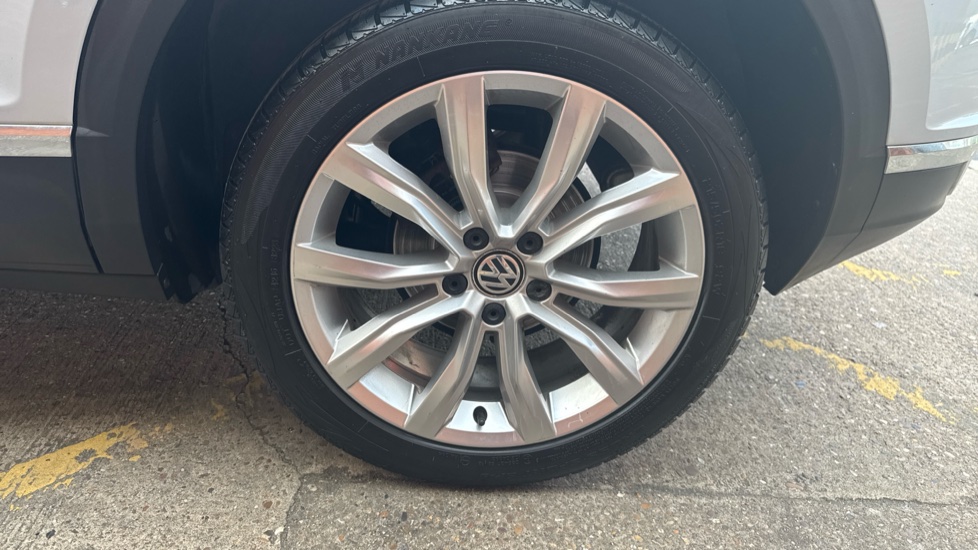 Volkswagen T-Roc 1.5 TSI EVO SEL 5dr Petrol Hatchback - Image 41