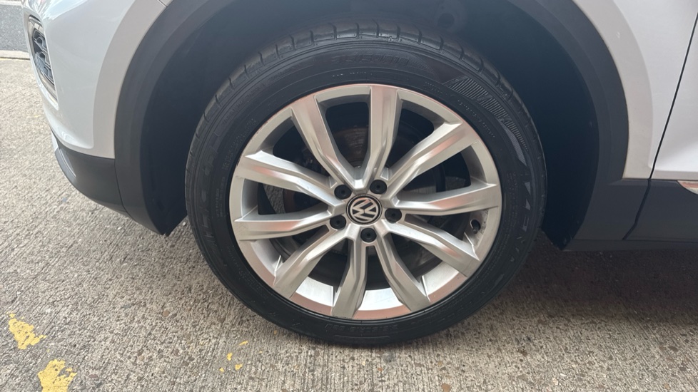 Volkswagen T-Roc 1.5 TSI EVO SEL 5dr Petrol Hatchback - Image 42