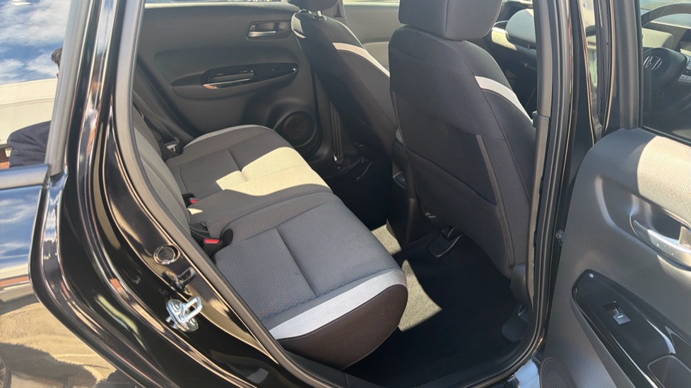 Honda Jazz 1.5 i-MMD Hybrid Crosstar EX 5dr eCVT Hybrid Hatchback - Image 32
