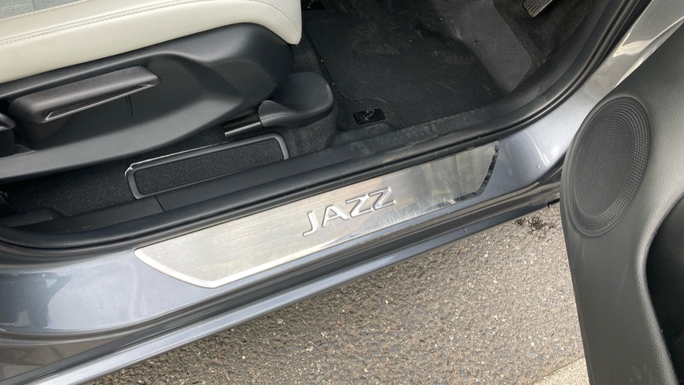 Honda Jazz 1.5 i-MMD Hybrid EX 5dr eCVT Hybrid Hatchback - Image 31