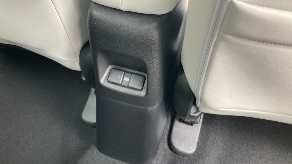 Honda Jazz 1.5 i-MMD Hybrid EX 5dr eCVT Hybrid Hatchback - Image 32