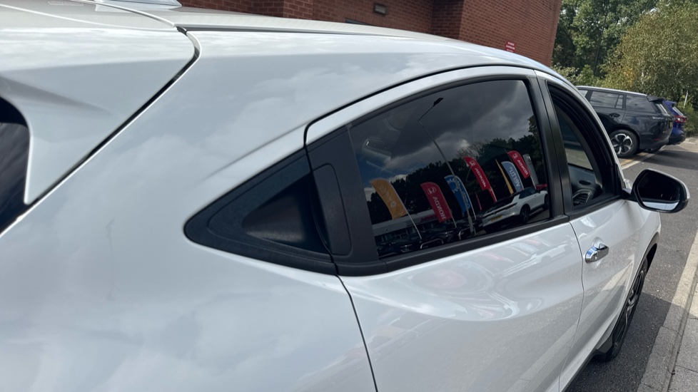 Honda HR-V 1.5 i-VTEC SE 5dr Petrol Hatchback - Image 28