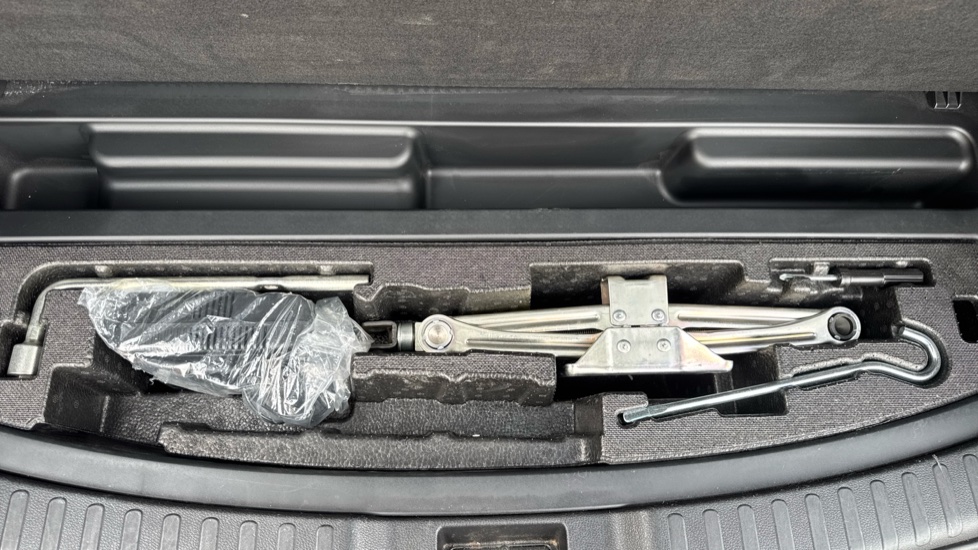 Honda CR-V 2.0 i-MMD Hybrid SR 5dr eCVT Hybrid Estate - Image 32