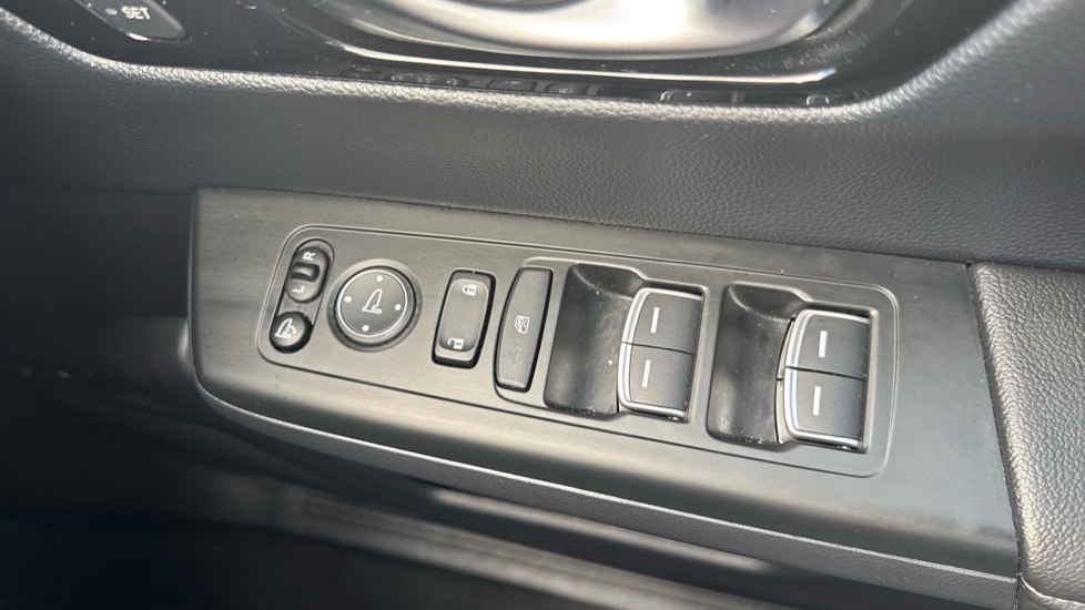 Honda CR-V 2.0 ePHEV Advance Tech 5dr eCVT Estate - Image 18