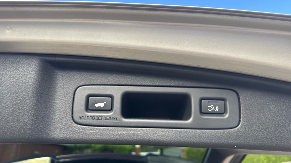 Honda CR-V 2.0 ePHEV Advance Tech 5dr eCVT Estate - Image 44