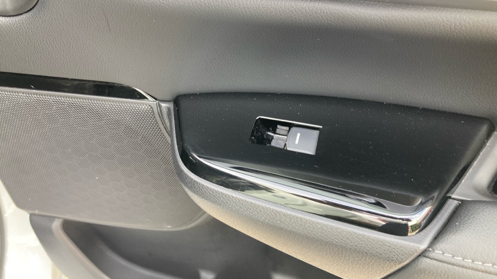 Honda CR-V 2.0 i-MMD Hybrid SR 5dr eCVT Hybrid Estate - Image 18