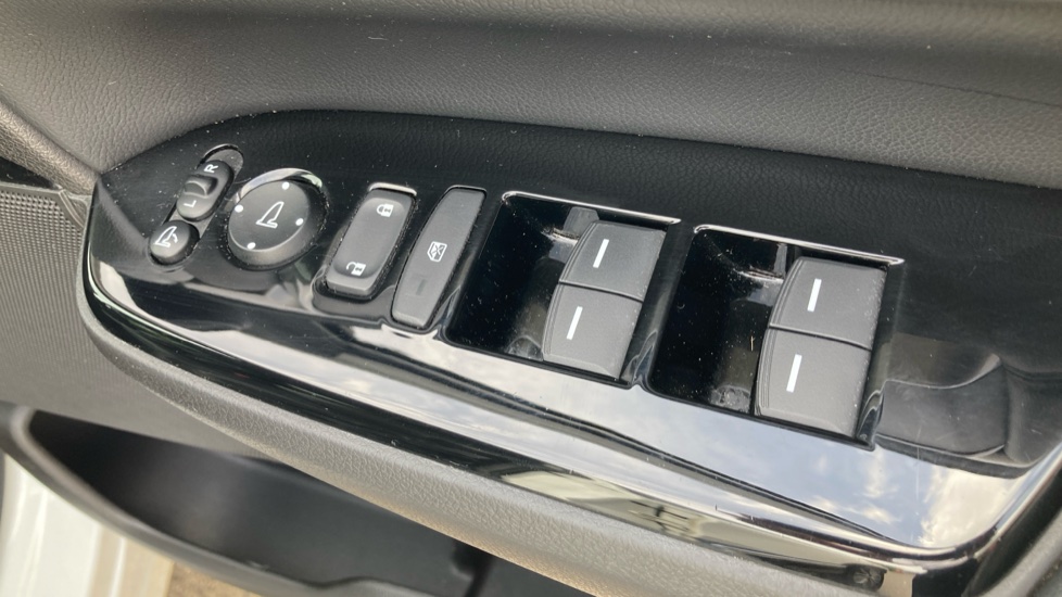 Honda CR-V 2.0 i-MMD Hybrid SR 5dr eCVT Hybrid Estate - Image 25
