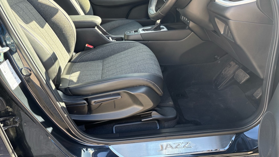 Honda Jazz 1.5 i-MMD Hybrid Advance 5dr eCVT Hybrid Hatchback - Image 26