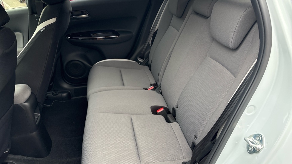 Honda Jazz 1.5 i-MMD Hybrid Crosstar EX 5dr eCVT Hybrid Hatchback - Image 8