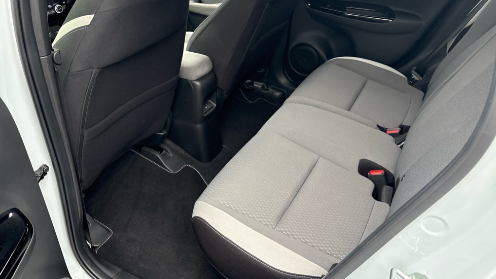 Honda Jazz 1.5 i-MMD Hybrid Crosstar EX 5dr eCVT Hybrid Hatchback - Image 32