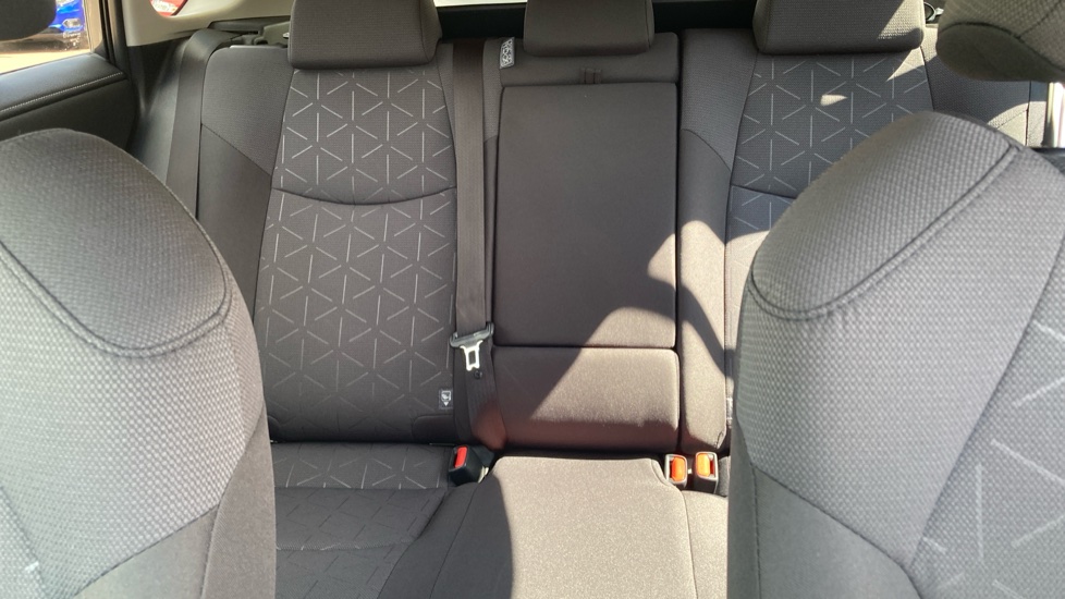 Toyota RAV4 2.5 VVT-i Hybrid Design 5dr CVT 2WD Hybrid Estate - Image 11