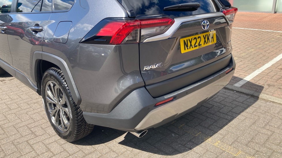 Toyota RAV4 2.5 VVT-i Hybrid Design 5dr CVT 2WD Hybrid Estate - Image 21