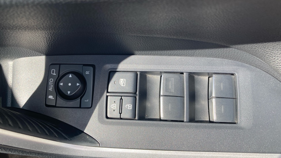 Toyota RAV4 2.5 VVT-i Hybrid Design 5dr CVT 2WD Hybrid Estate - Image 23