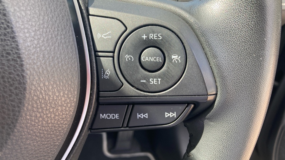 Toyota RAV4 2.5 VVT-i Hybrid Design 5dr CVT 2WD Hybrid Estate - Image 24