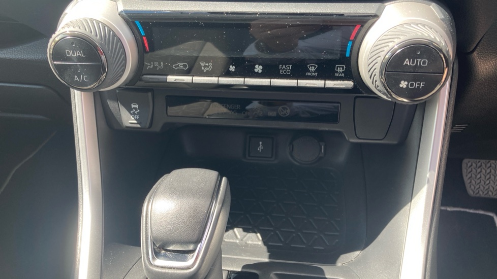 Toyota RAV4 2.5 VVT-i Hybrid Design 5dr CVT 2WD Hybrid Estate - Image 26