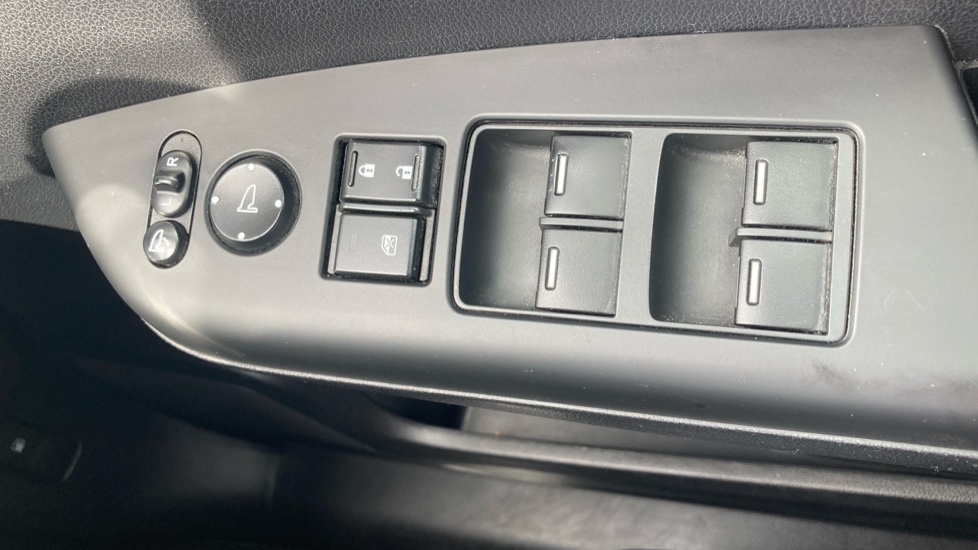 Honda CR-V 2.0 i-VTEC SR 5dr Auto Petrol Estate - Image 27