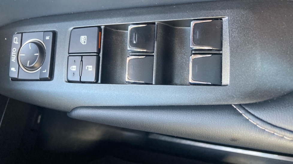 Lexus NX 300h 2.5 5dr CVT [8 Inch Nav] Hybrid Estate - Image 26