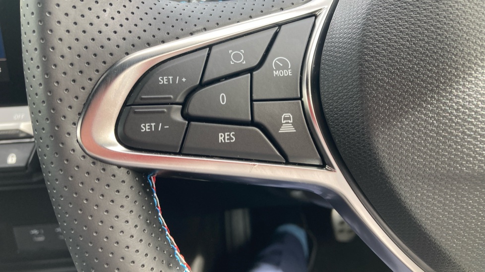 Renault Captur 1.2 TCE 115 Esprit Alpine 5dr Petrol Hatchback - Image 18