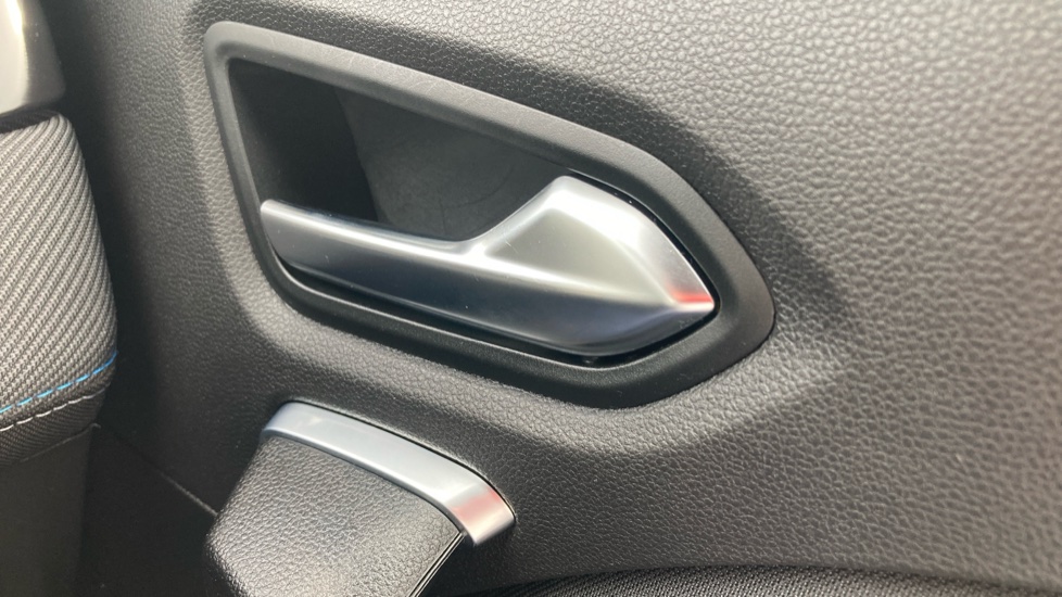 Renault Captur 1.2 TCE 115 Esprit Alpine 5dr Petrol Hatchback - Image 27
