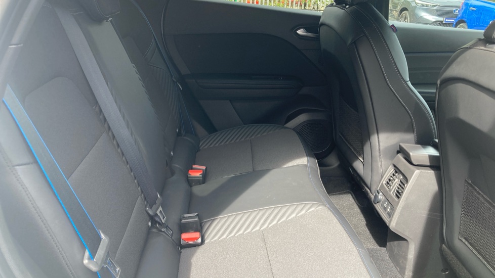 Renault Captur 1.2 TCE 115 Esprit Alpine 5dr Petrol Hatchback - Image 35