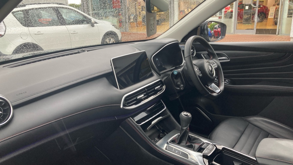 MG HS 1.5 T-GDI Trophy 5dr Petrol Hatchback - Image 2