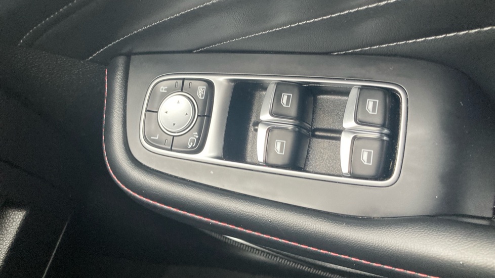 MG HS 1.5 T-GDI Trophy 5dr Petrol Hatchback - Image 23