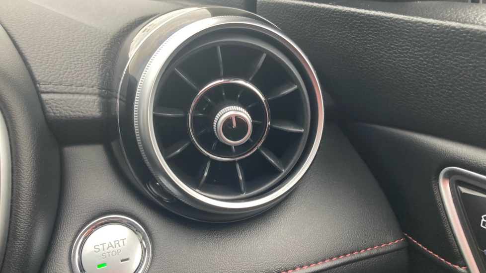 MG HS 1.5 T-GDI Trophy 5dr Petrol Hatchback - Image 25