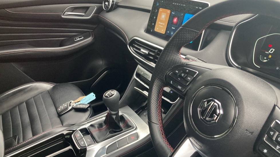 MG HS 1.5 T-GDI Trophy 5dr Petrol Hatchback - Image 29