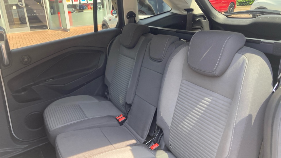 Ford Grand C-MAX 1.5 TDCi Titanium 5dr Diesel Estate - Image 8