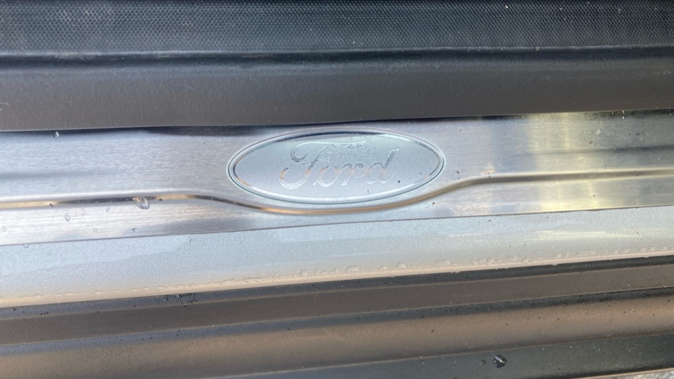Ford Grand C-MAX 1.5 TDCi Titanium 5dr Diesel Estate - Image 30