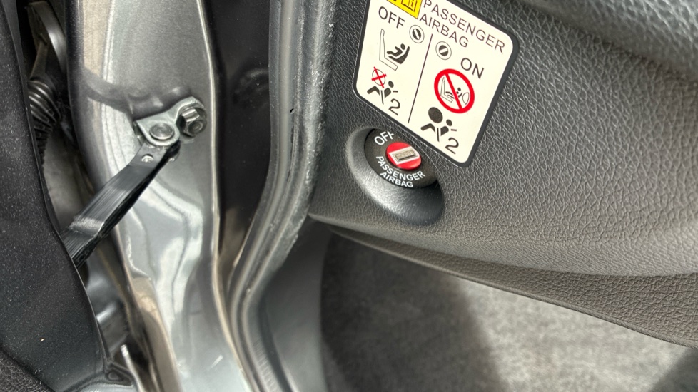 Honda Civic 1.5 VTEC Turbo Sport 5dr Petrol Hatchback - Image 32