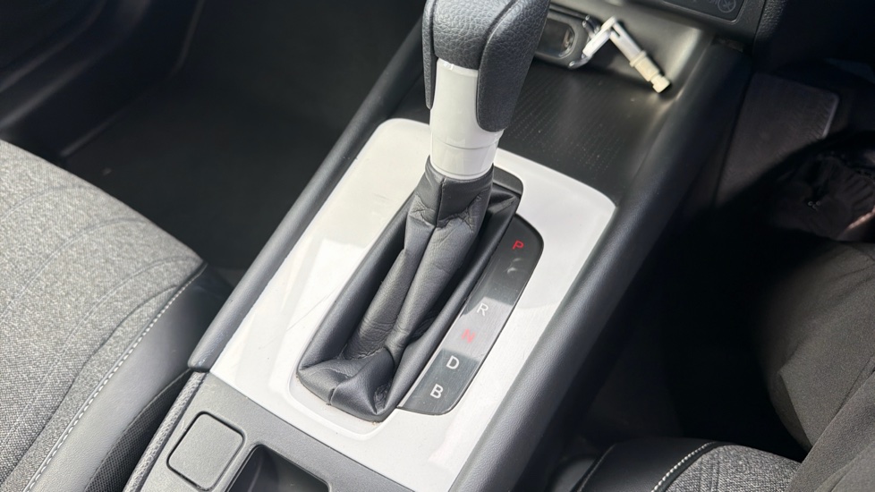 Honda Jazz 1.5 i-MMD Hybrid SR 5dr eCVT Hybrid Hatchback - Image 20
