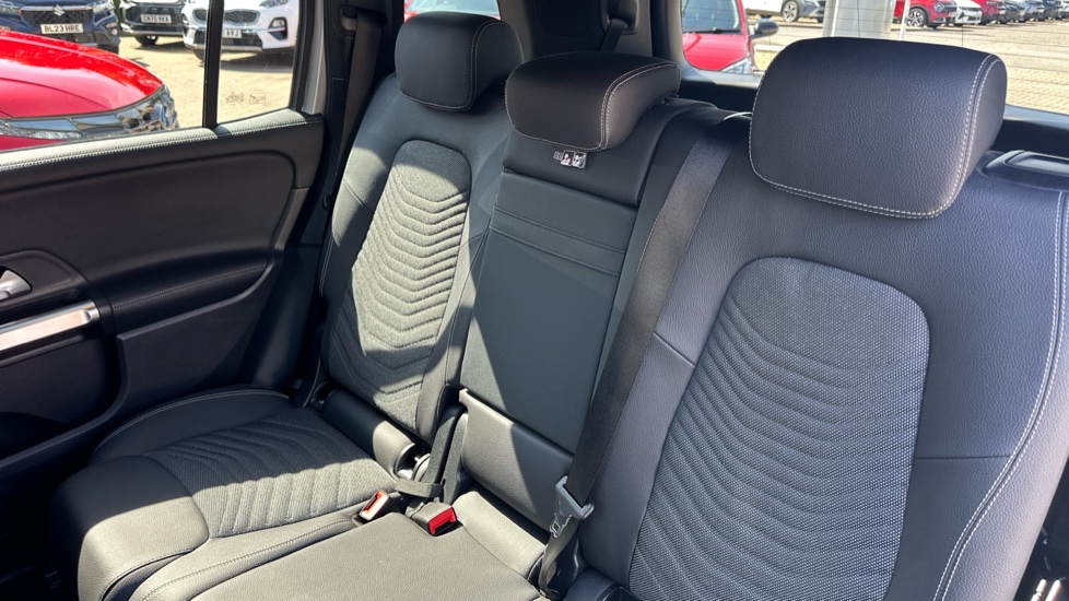 Mercedes-Benz GLB 200 Sport Executive 5dr 7G-Tronic Petrol Estate - Image 8
