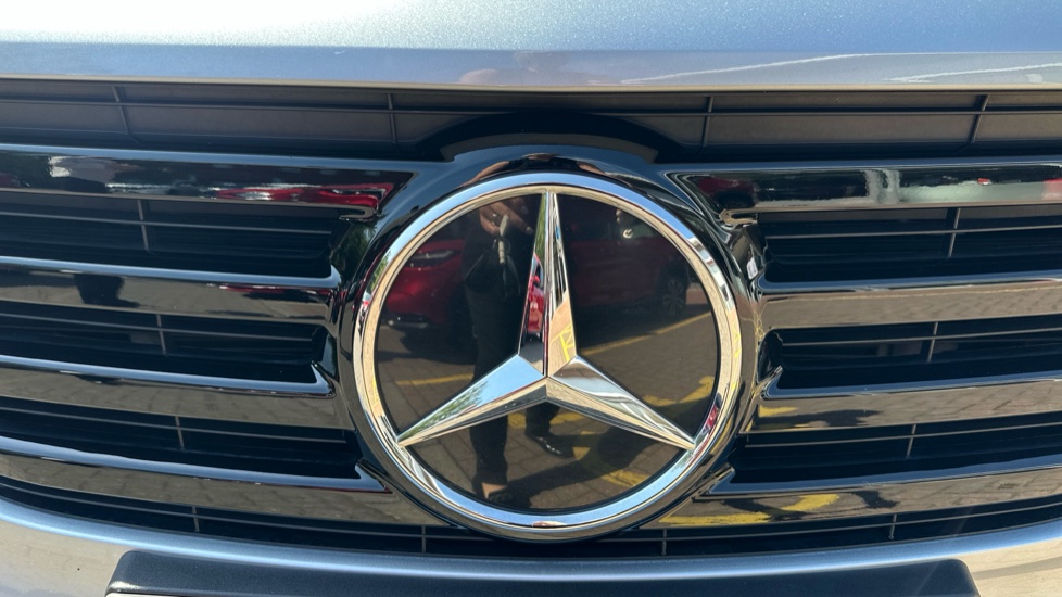 Mercedes-Benz GLB 200 Sport Executive 5dr 7G-Tronic Petrol Estate - Image 15