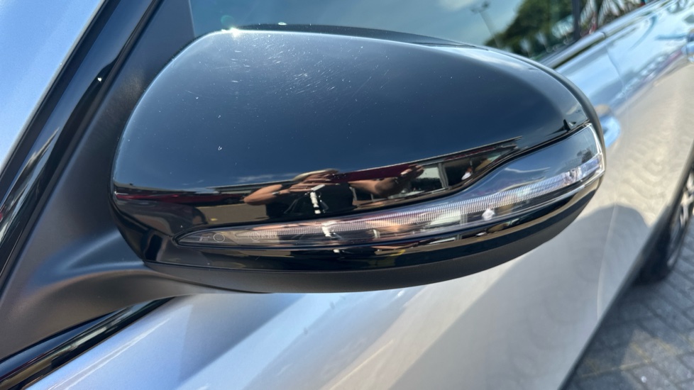 Mercedes-Benz GLB 200 Sport Executive 5dr 7G-Tronic Petrol Estate - Image 17
