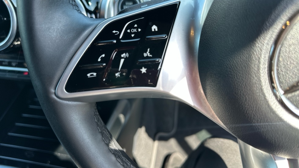 Mercedes-Benz GLB 200 Sport Executive 5dr 7G-Tronic Petrol Estate - Image 35