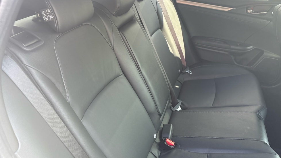 Honda Civic 1.5 VTEC Turbo Prestige 5dr CVT Petrol Hatchback - Image 8