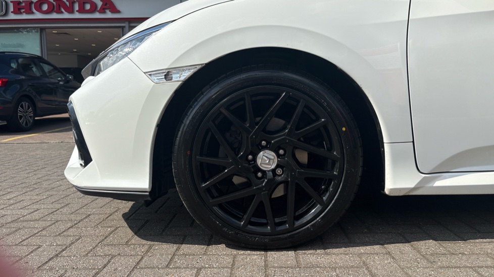 Honda Civic 1.5 VTEC Turbo Prestige 5dr CVT Petrol Hatchback - Image 9