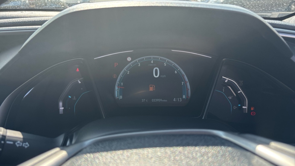 Honda Civic 1.5 VTEC Turbo Prestige 5dr CVT Petrol Hatchback - Image 27