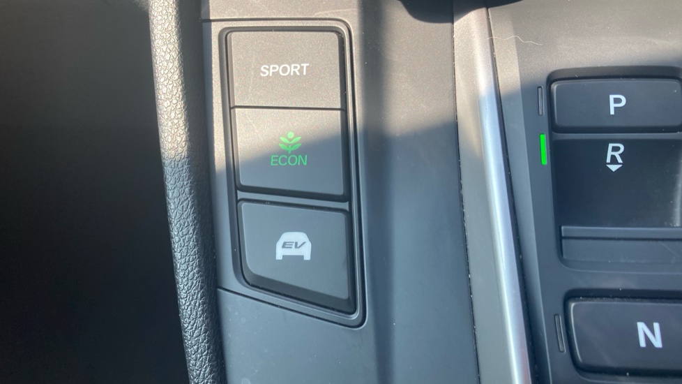 Honda CR-V 2.0 i-MMD Hybrid SR  2WD 5dr eCVT Hybrid Estate - Image 18